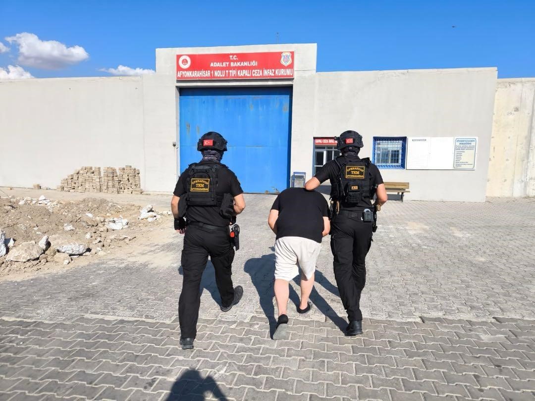FETÖ’CÜ TERÖRİSTE YARDIM EDEN O ŞAHIS TUTUKLANDI