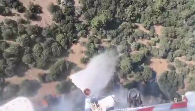 ÇANAKKALE’DEKİ ORMAN YANGININA HAVADAN VE KARADAN MÜDAHALE SÜRÜYOR