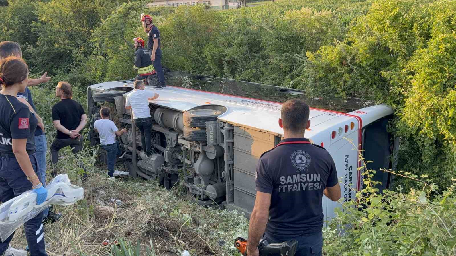 SAMSUN’DA ÖZEL HALK OTOBÜSÜ DEVRİLDİ: 21 YARALI