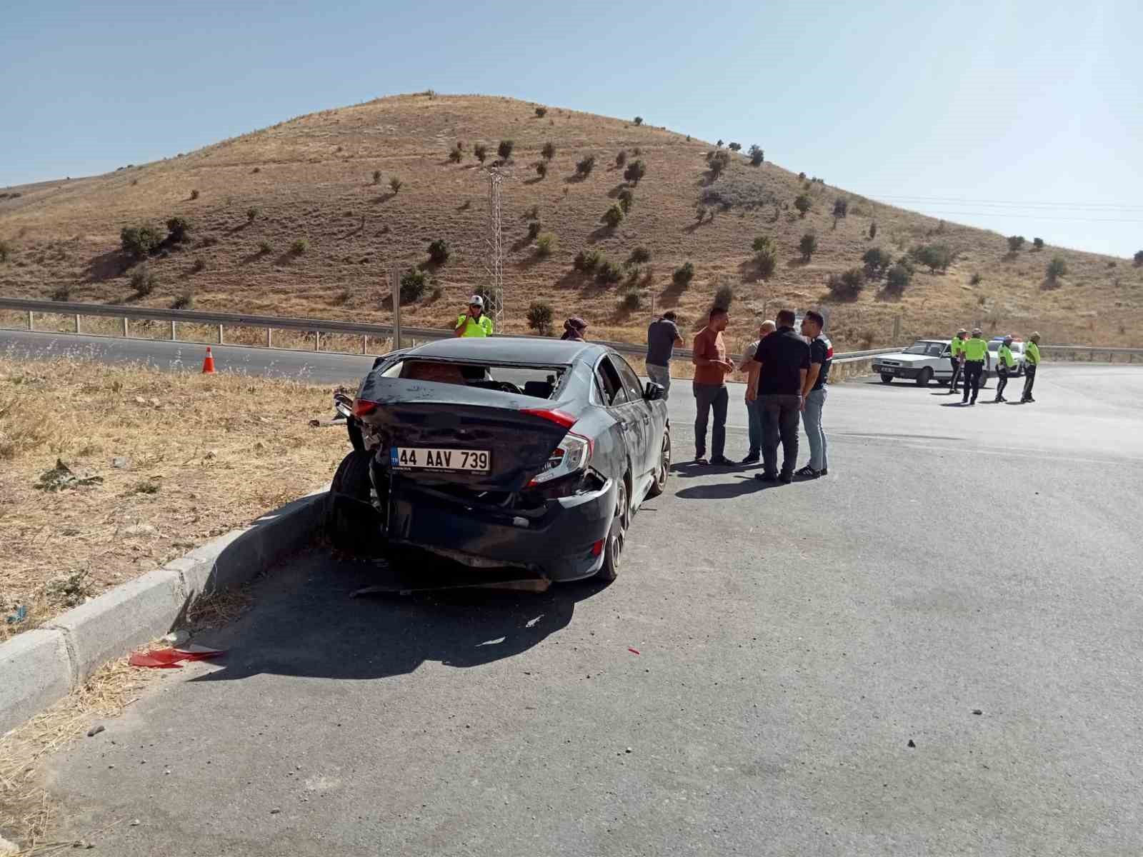 MALATYA’DA İKİ OTOMOBİL ÇARPIŞTI: 8 YARALI