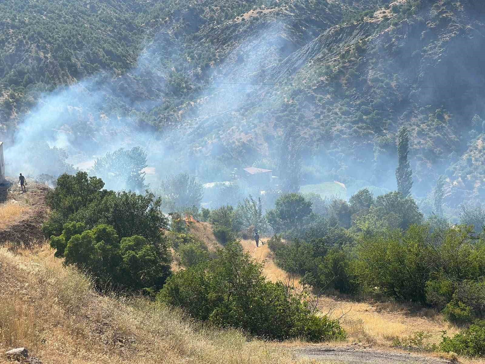 ADIYAMAN’DA KORKUTAN ÖRTÜ YANGINI