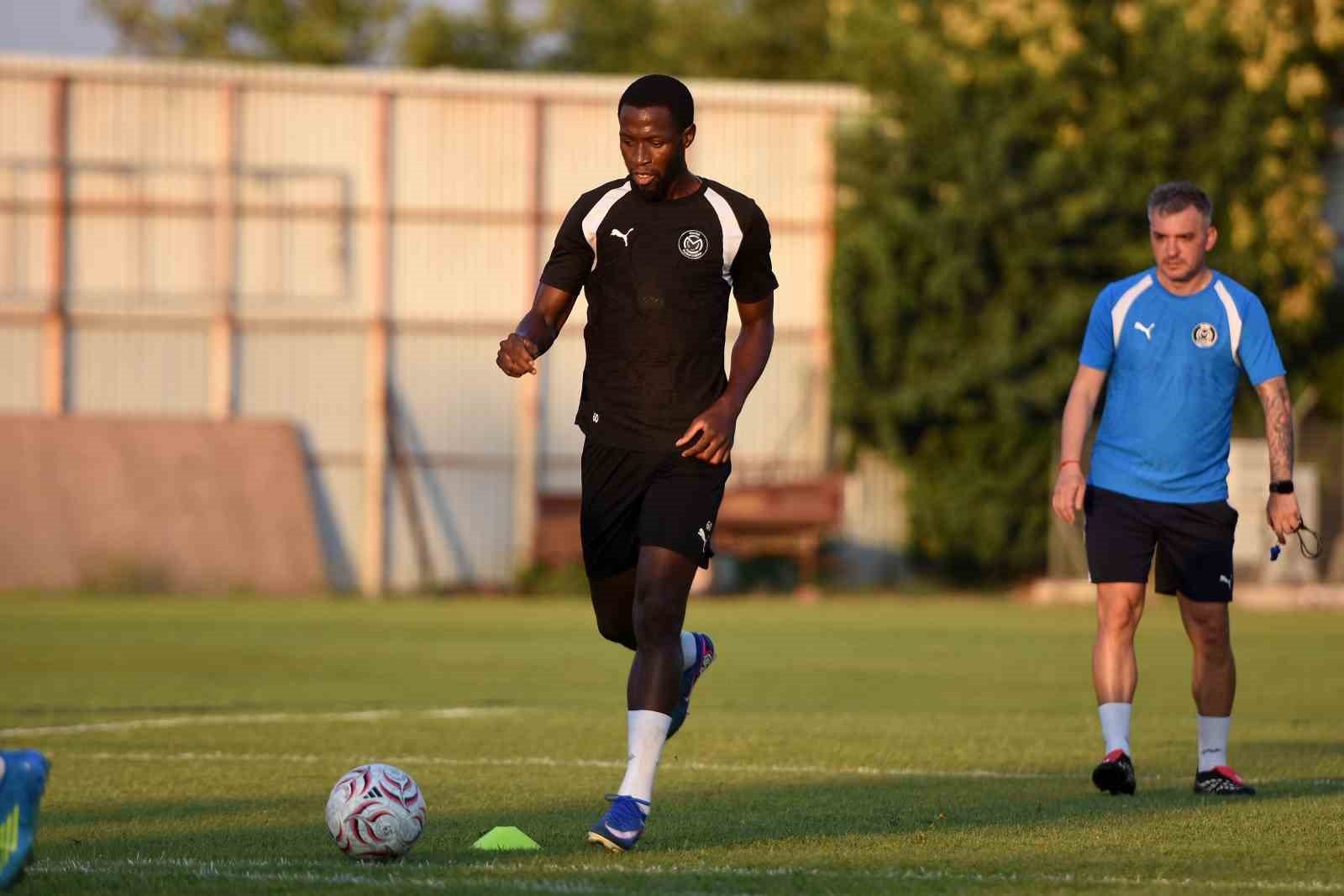 MANİSA FK, BOLUSPOR MESAİSİNE BAŞLADI