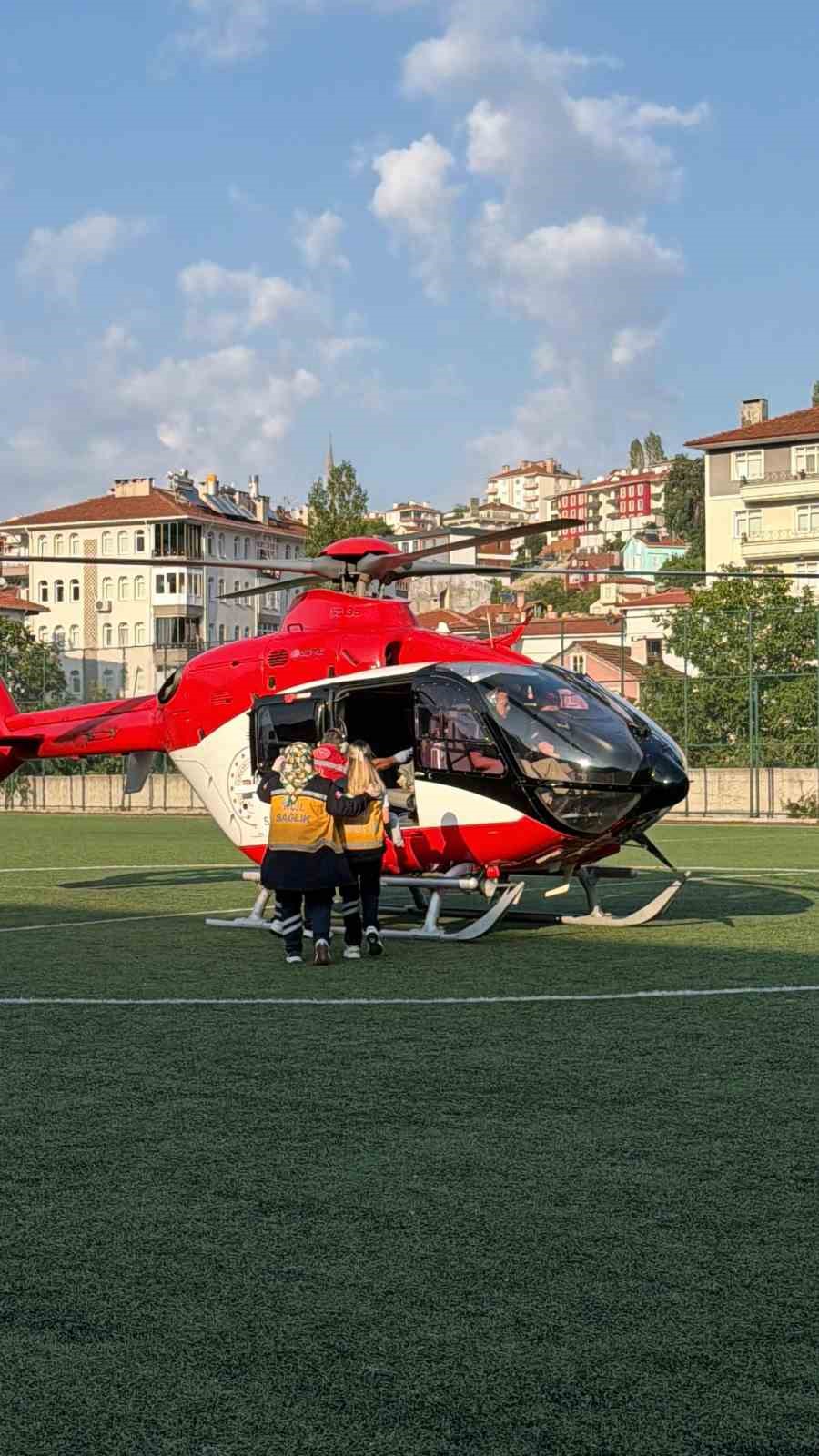 ÜZERİNE KAYNAR SU DÖKÜLEN BEBEK İÇİN HELİKOPTER AMBULANS HAVALANDI