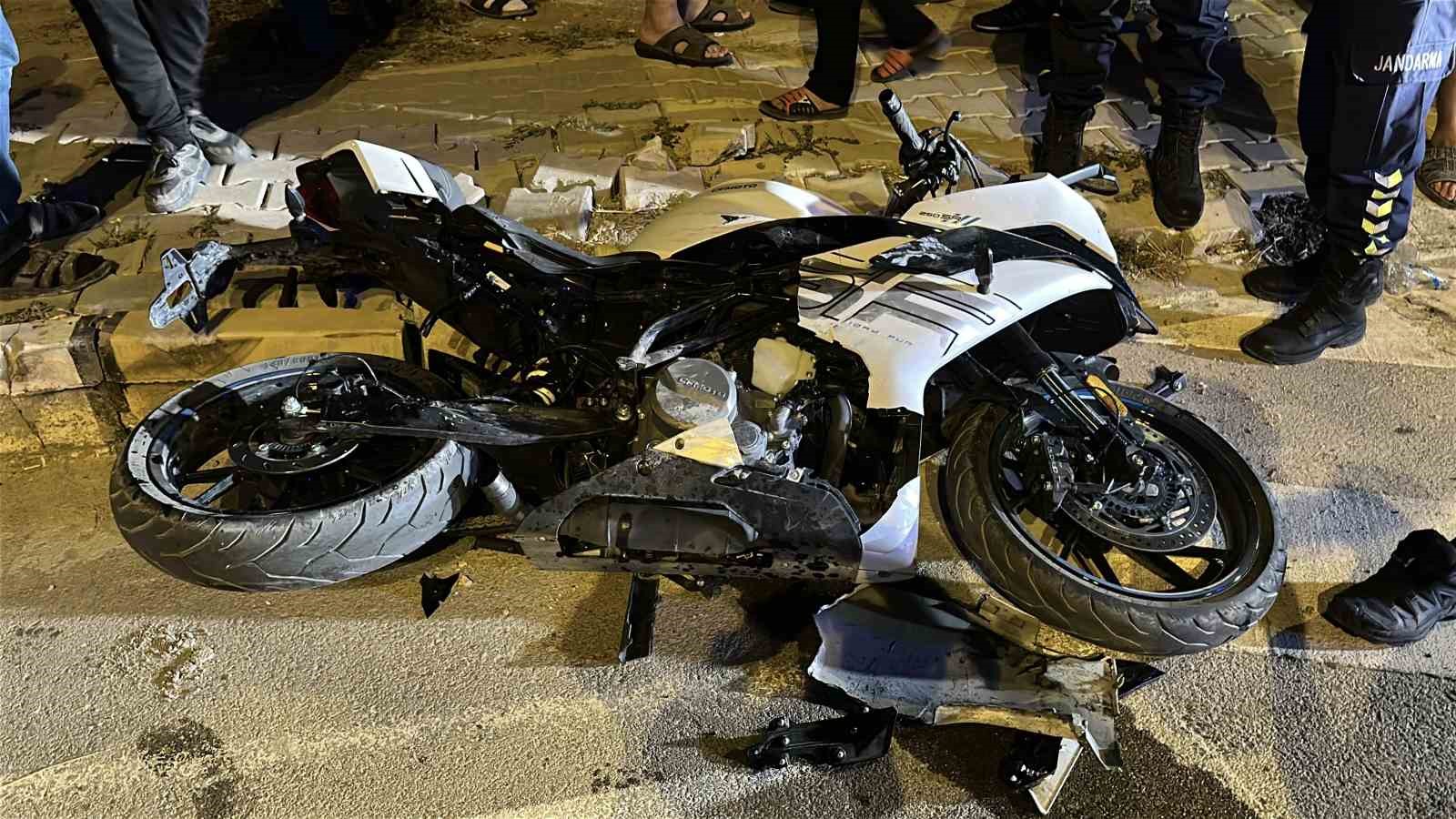 AKSARAY’DA OTOMOBİL İLE MOTOSİKLET ÇARPIŞTI: 2 ÇOCUK AĞIR YARALI