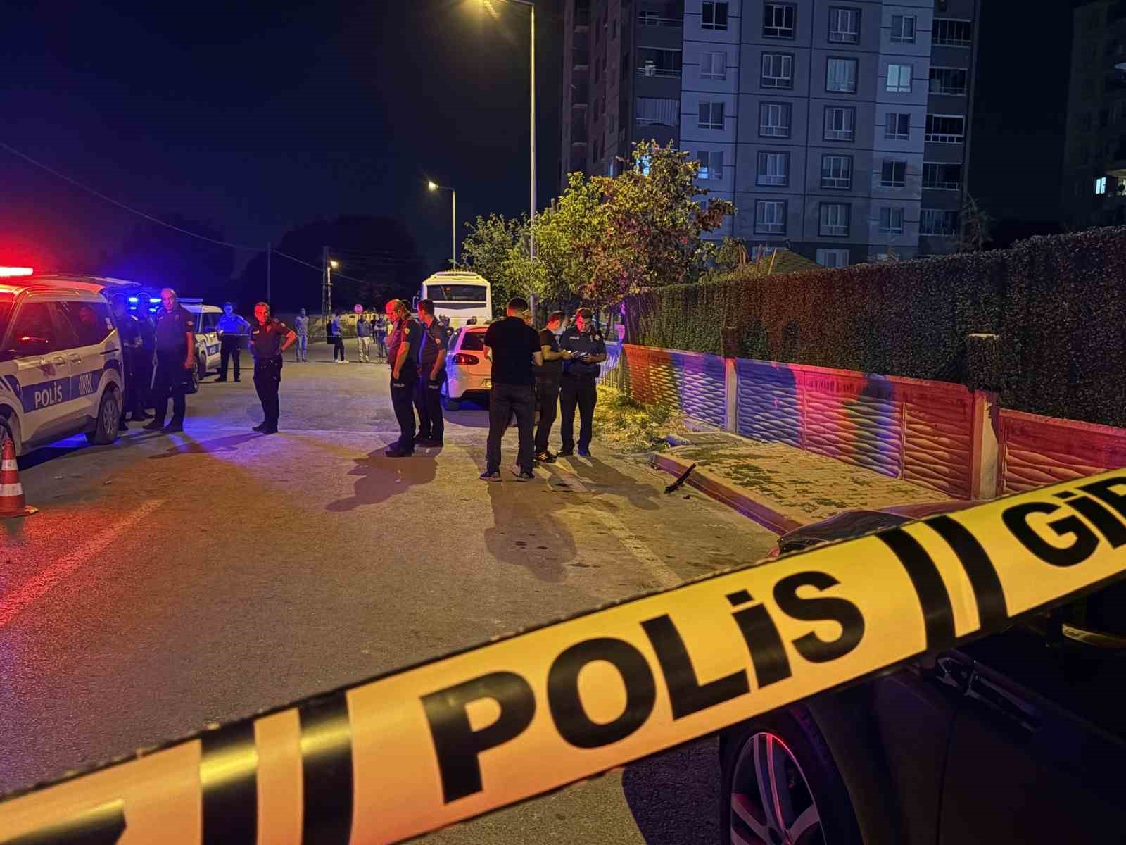 KAVGADA KULLANILAN OTOMATİK AV TÜFEĞİNDEN ÇIKAN SAÇMALAR OTOPARKTA ARAÇLARINDAN İNEN ÇİFTİ YARALADI: 2 YARALI