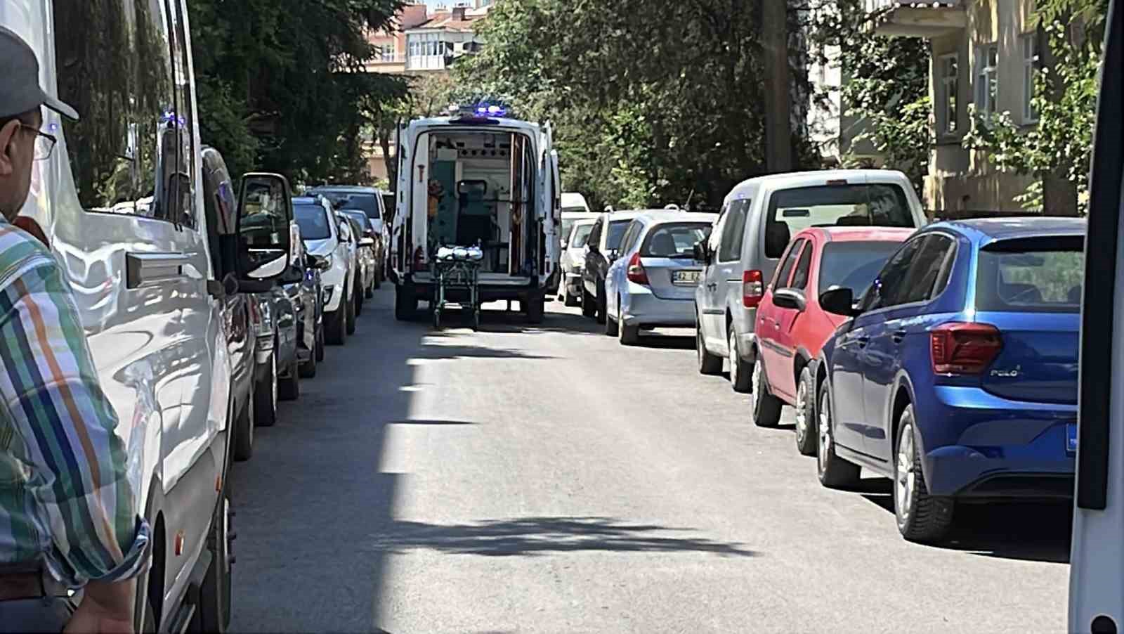 AİDAT KAVGASINDA BIÇAKLANAN APARTMAN YÖNETİCİSİ HAYATINI KAYBETTİ