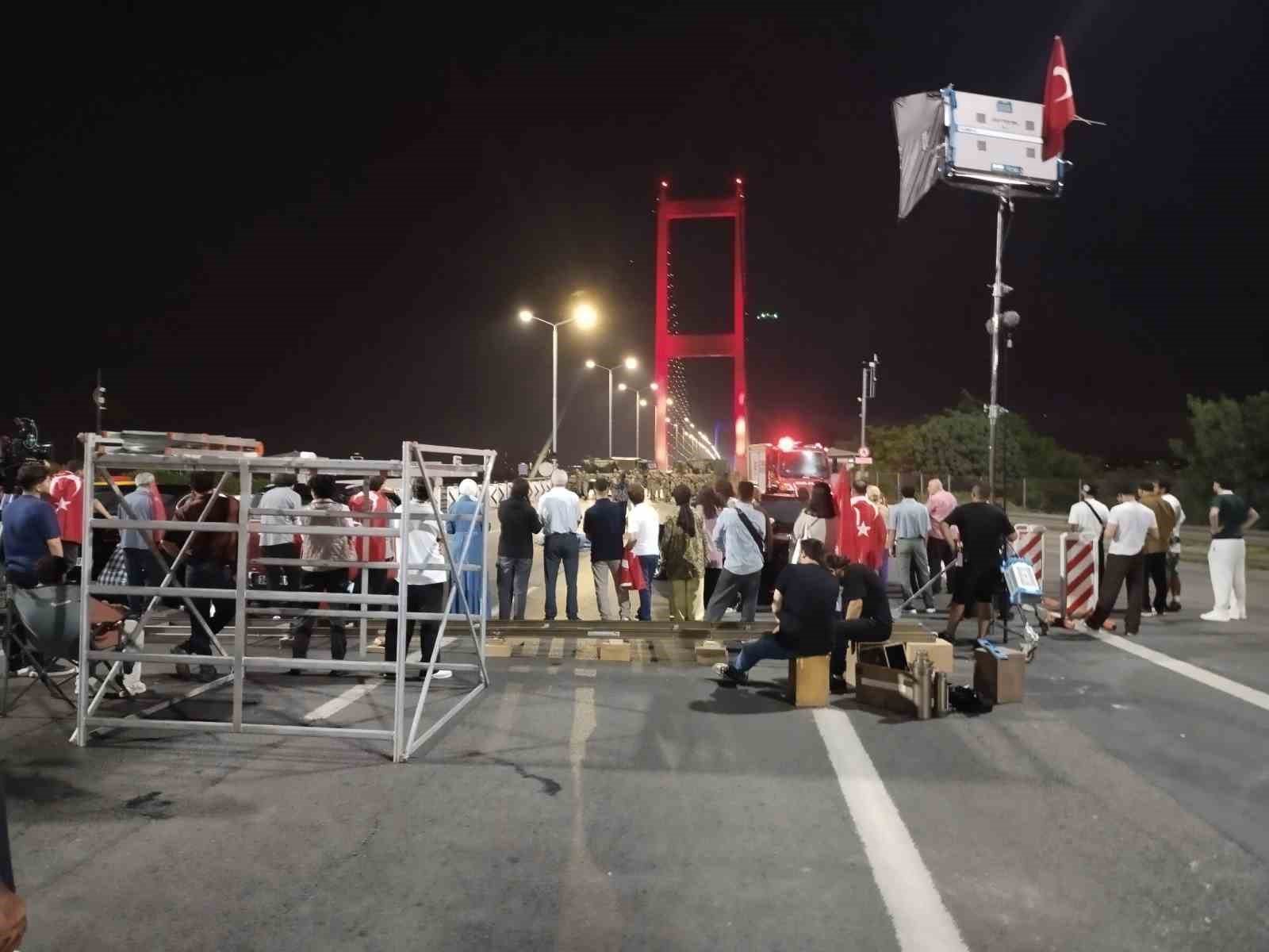 15 TEMMUZ ŞEHİTLER KÖPRÜSÜ "ASIRLIK GECE" BELGESEL ÇEKİMLERİ KAPSAMINDA TRAFİĞE KAPATILDI