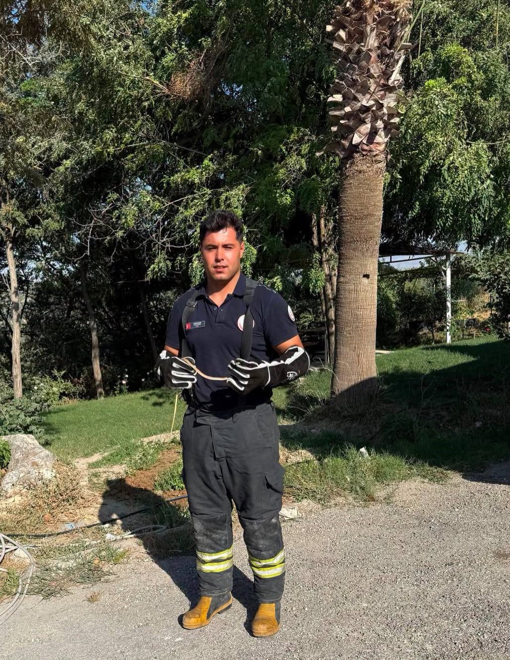 HATAY’DA YERLEŞİM ALANLARINA GİREN YILANLARI İTFAİYE YAKALADI