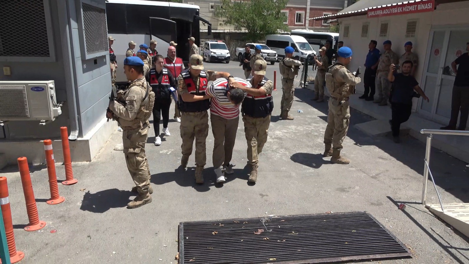 ŞANLIURFA’DA 12 KİLO ALTIN İLE 2 MİLYON TL’Yİ GASBEDEN ZANLILAR TUTUKLANDI