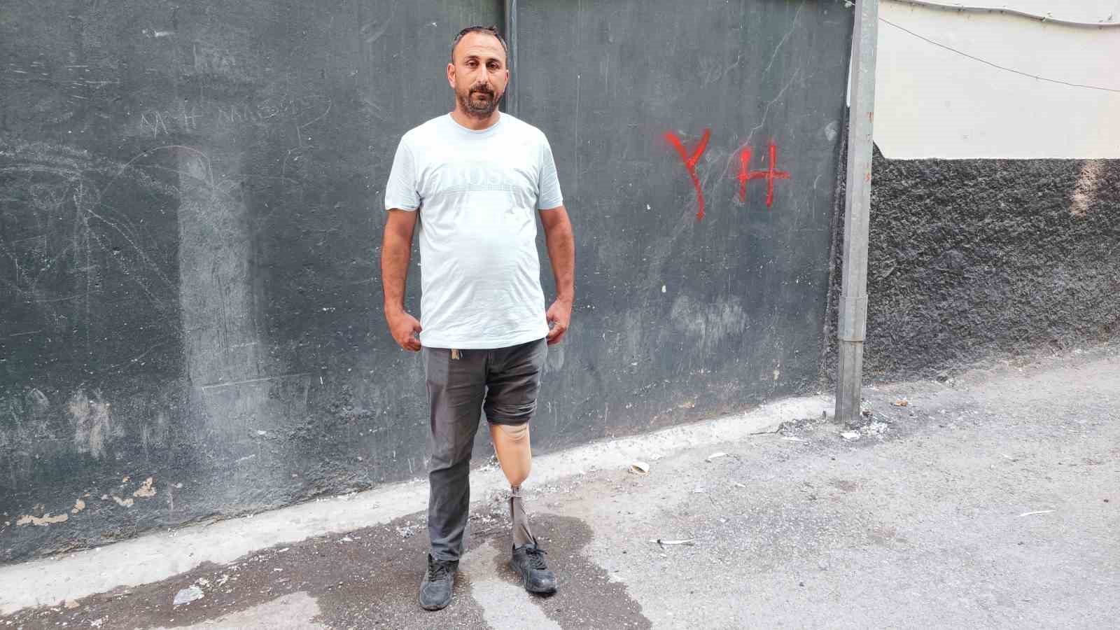 PROTEZ BACAKLI TEMİZLİK GÖREVLİSİ 700 LİRA ALACAĞI İÇİN İBAN VERDİ, 16 YILLIK İŞİNDEN OLDU