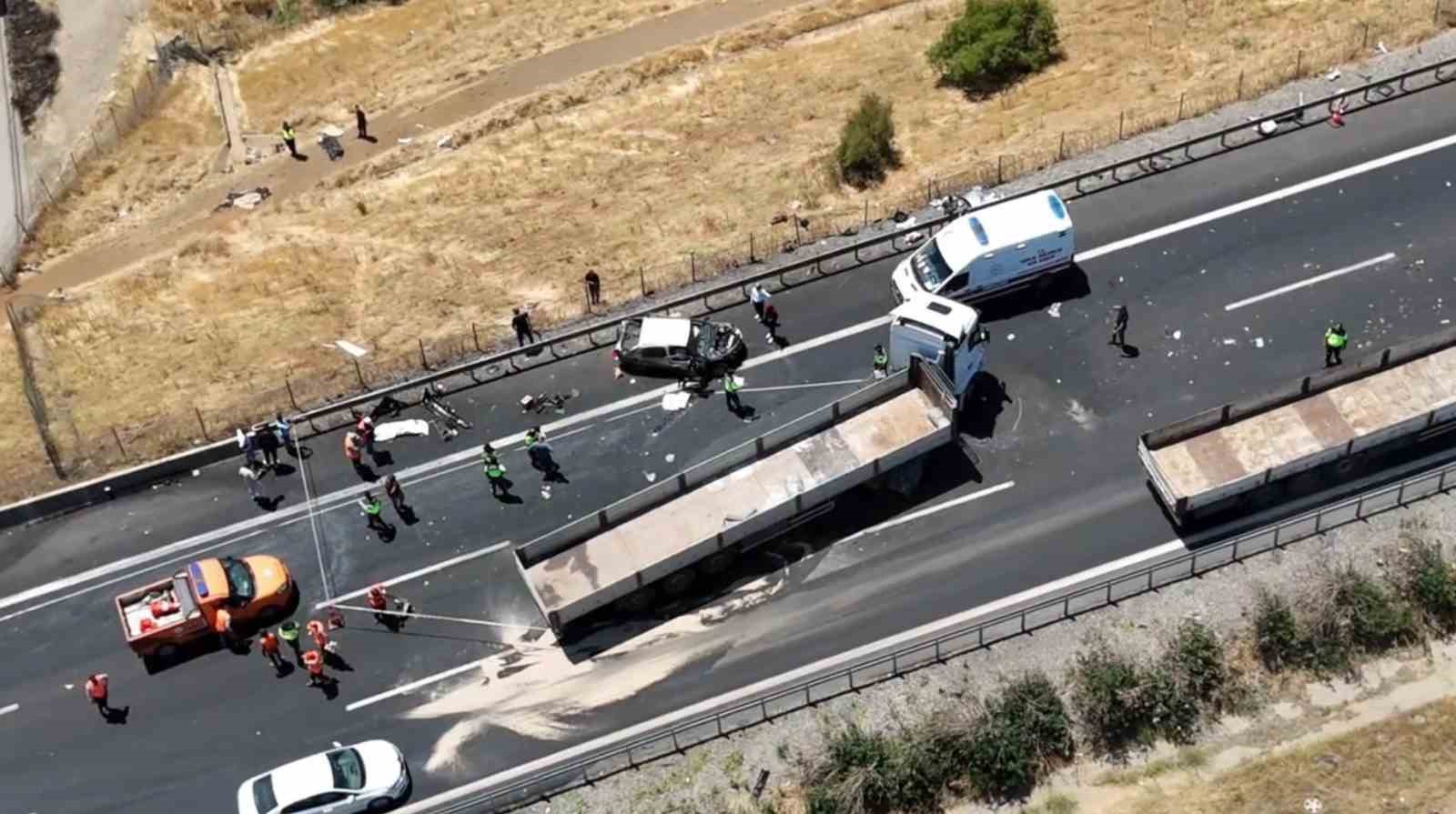 GAZİANTEP’TE 2 KİŞİNİN ÖLDÜĞÜ ZİNCİRLEME KAZA BÖLGESİ DRON İLE GÖRÜNTÜLENDİ