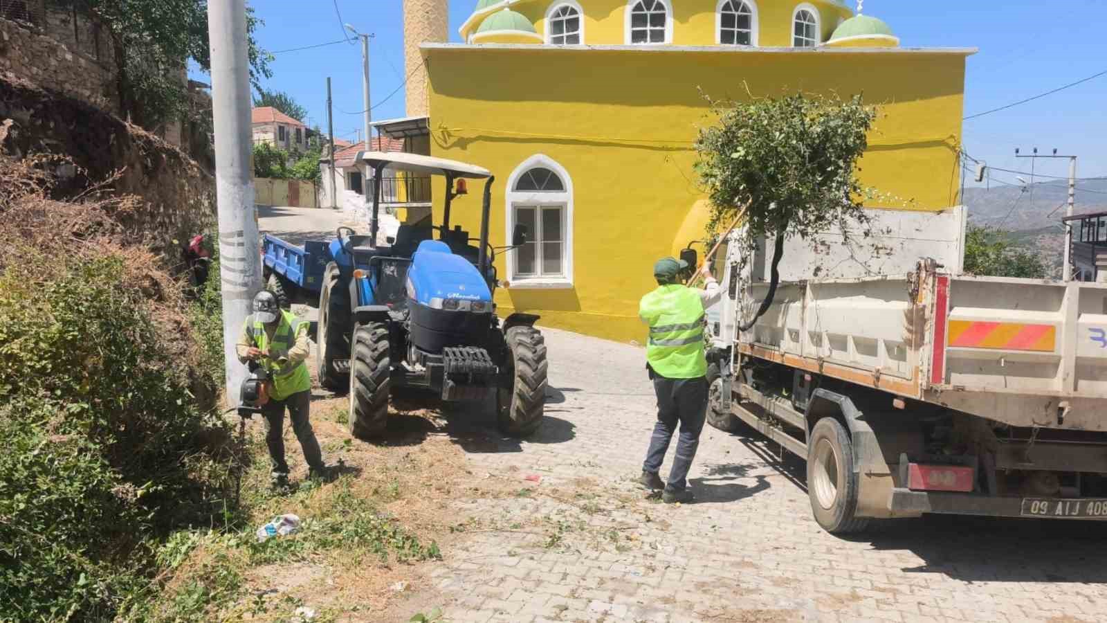 AYDIN BÜYÜKŞEHİR’DEN KARPUZLU’DAKİ YEŞİL ALANLARDA BAKIM VE DÜZENLEME ÇALIŞMASI