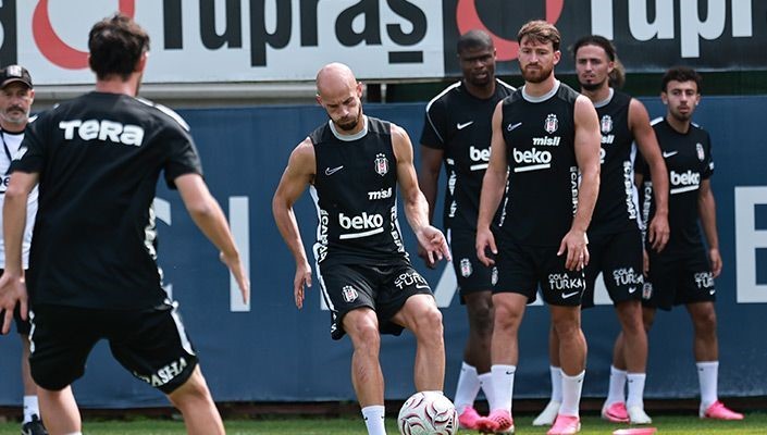 BEŞİKTAŞ’TA LEANDRO TROSSARD İLK ANTRENMANINA ÇIKTI