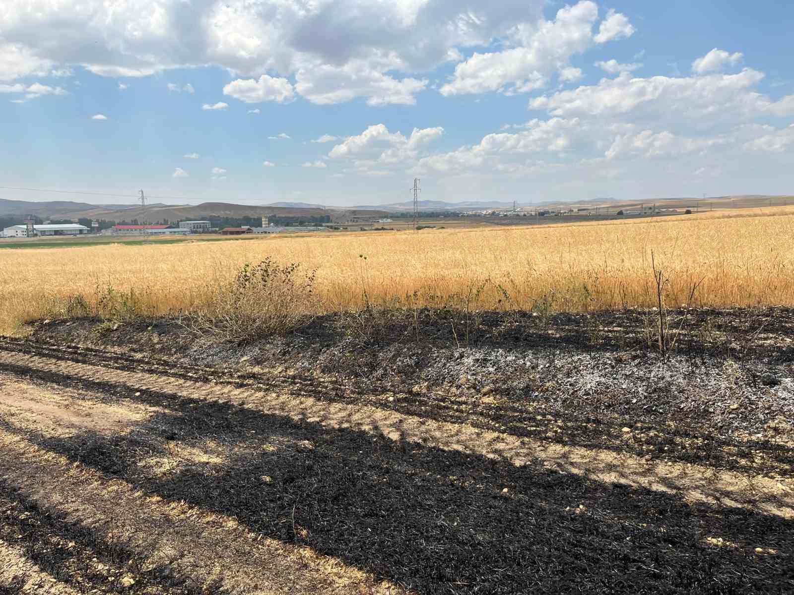 YOZGAT’TA YAKLAŞIK 10 DÖNÜM EKİLİ ARAZİ YANDI