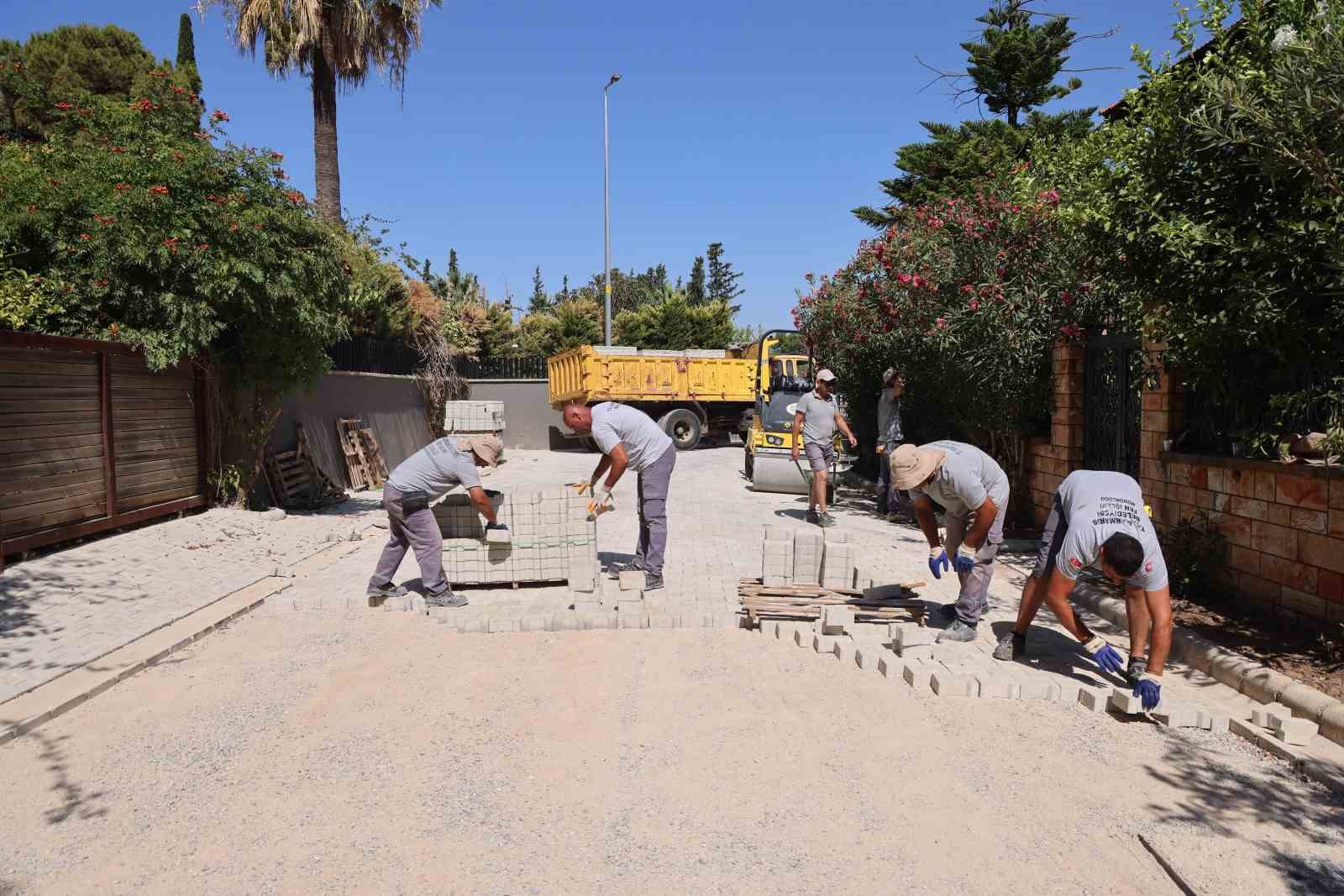 MARMARİS’TE YOLLAR BAŞTAN SONA YENİLENİYOR