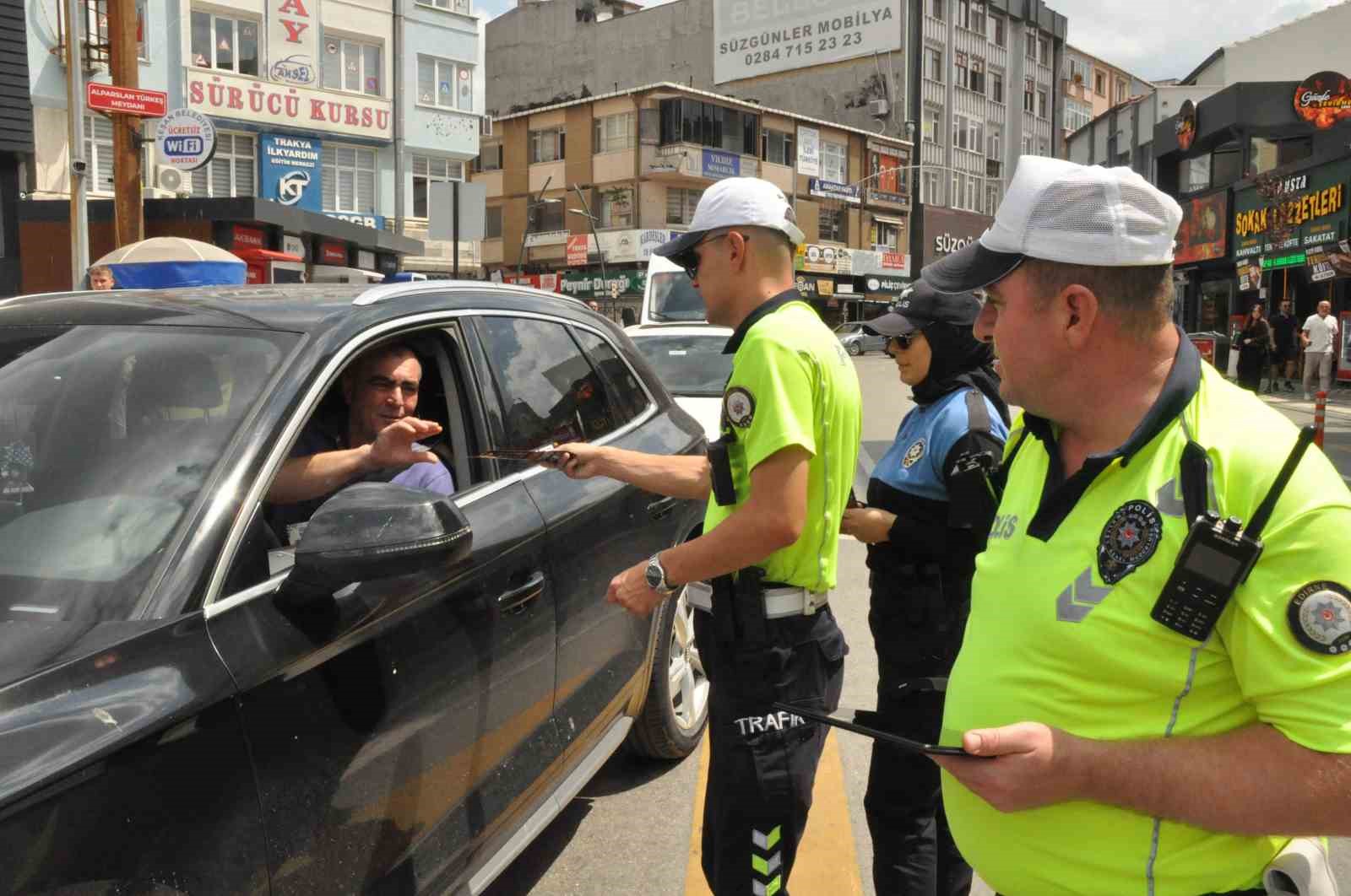 MOTOSİKLET SÜRÜCÜLERİNE KAZA UYARISI