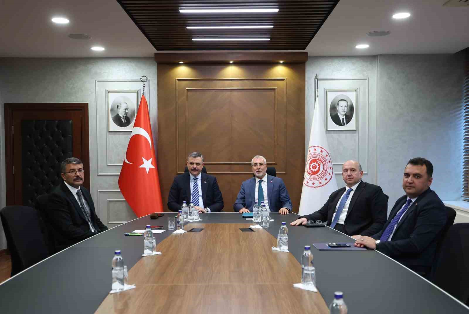 BAKAN IŞIKHAN, İÇİŞİLERİ BAKANI ÇİFTCİ İLE BİR ARAYA GELDİ