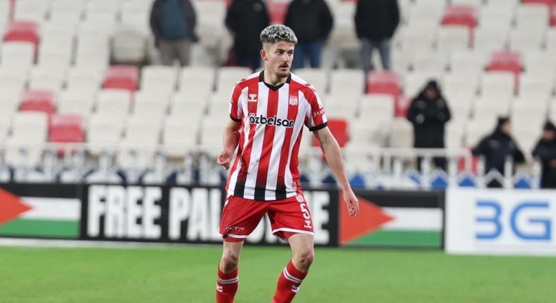 BURSASPOR YENİ TRANSFERİNİ AÇIKLADI: EMİRHAN BAŞYİĞİT