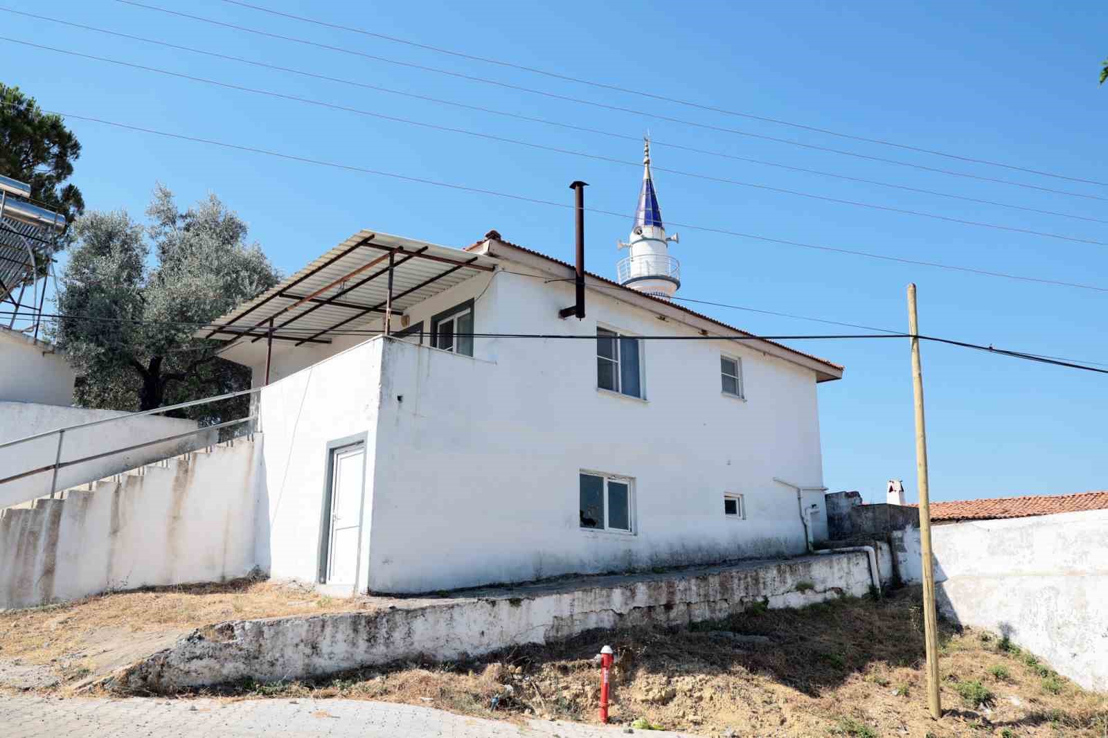 PSİKOLOJİK SORUNLARI OLAN VE İSTİFA EDEN İMAMIN LOJMANINDAN TONLARCA ÇÖP ÇIKTI