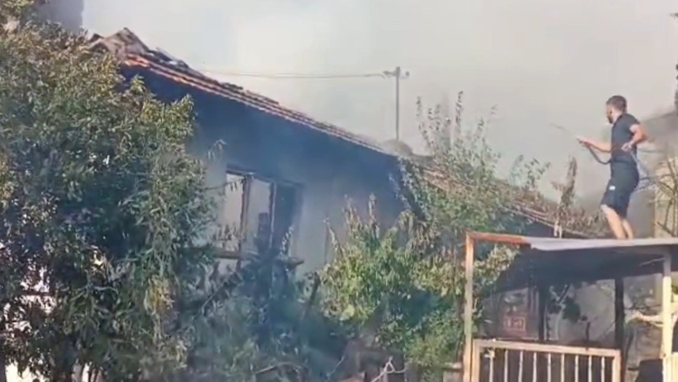 KÜTAHYA’DA EV YANGINI: TEK KATLI EV KÜLE DÖNDÜ