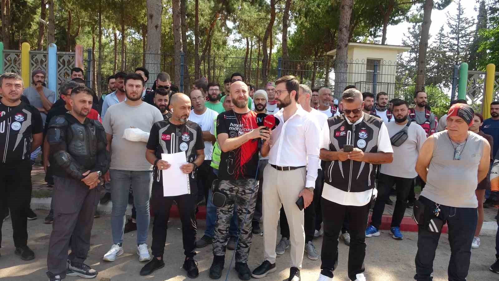 SİPARİŞ ALMAYA GİTTİĞİ İŞLETMEDE DÖNER BIÇAKLI SALDIRIYA UĞRADI, ELİNE 30 DİKİŞ ATILDI