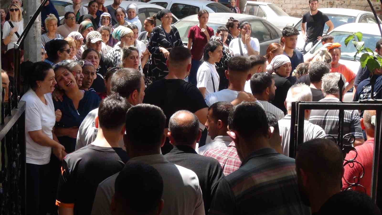 SİLAHLI SALDIRIDA ÖLDÜRÜLEN BABA VE OĞLUNA HÜZÜNLÜ VEDA