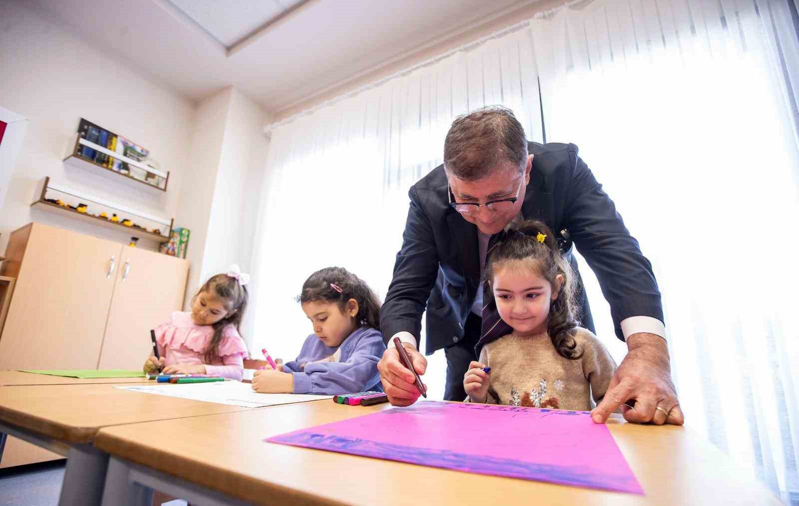 BAŞKAN TUGAY’DAN MÜJDE: YUVAMIZ İZMİR’DE AYLIK ÜCRET 2 BİN 500 TL’YE İNDİRİLDİ