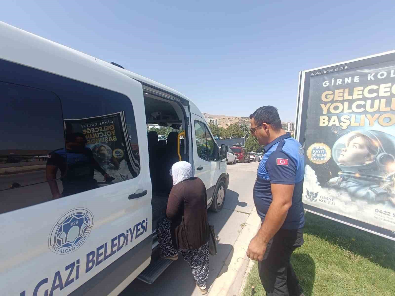 MALATYA’DA HASTANE ÇEVRESİNDE DİLENCİLERE ZABITA OPERASYONU: 3 KİŞİ YAKALANDI