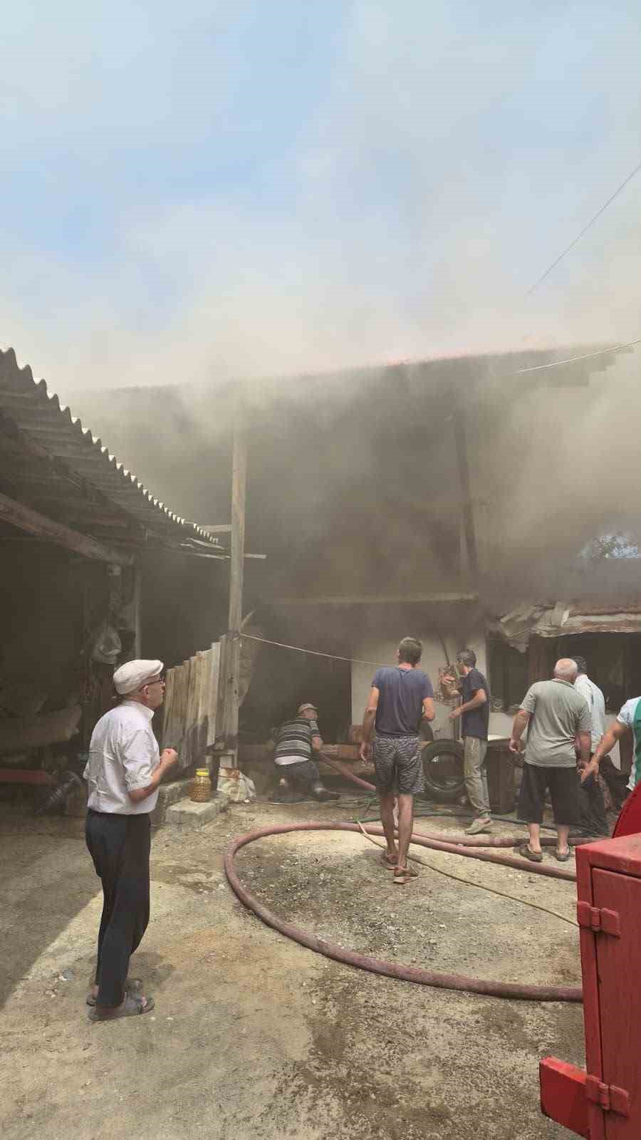 MENTEŞE’DE EV YANGINI