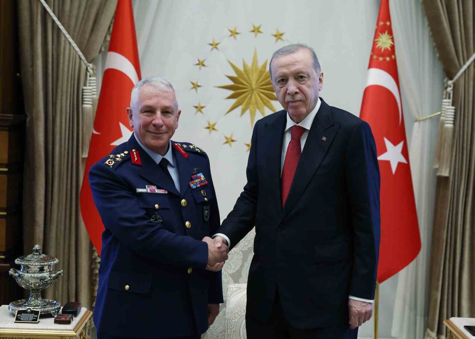 CUMHURBAŞKANI ERDOĞAN, EMEKLİYE SEVK EDİLEN HAVA KUVVETLERİ KOMUTANI KADIOĞLU’NU KABUL ETTİ