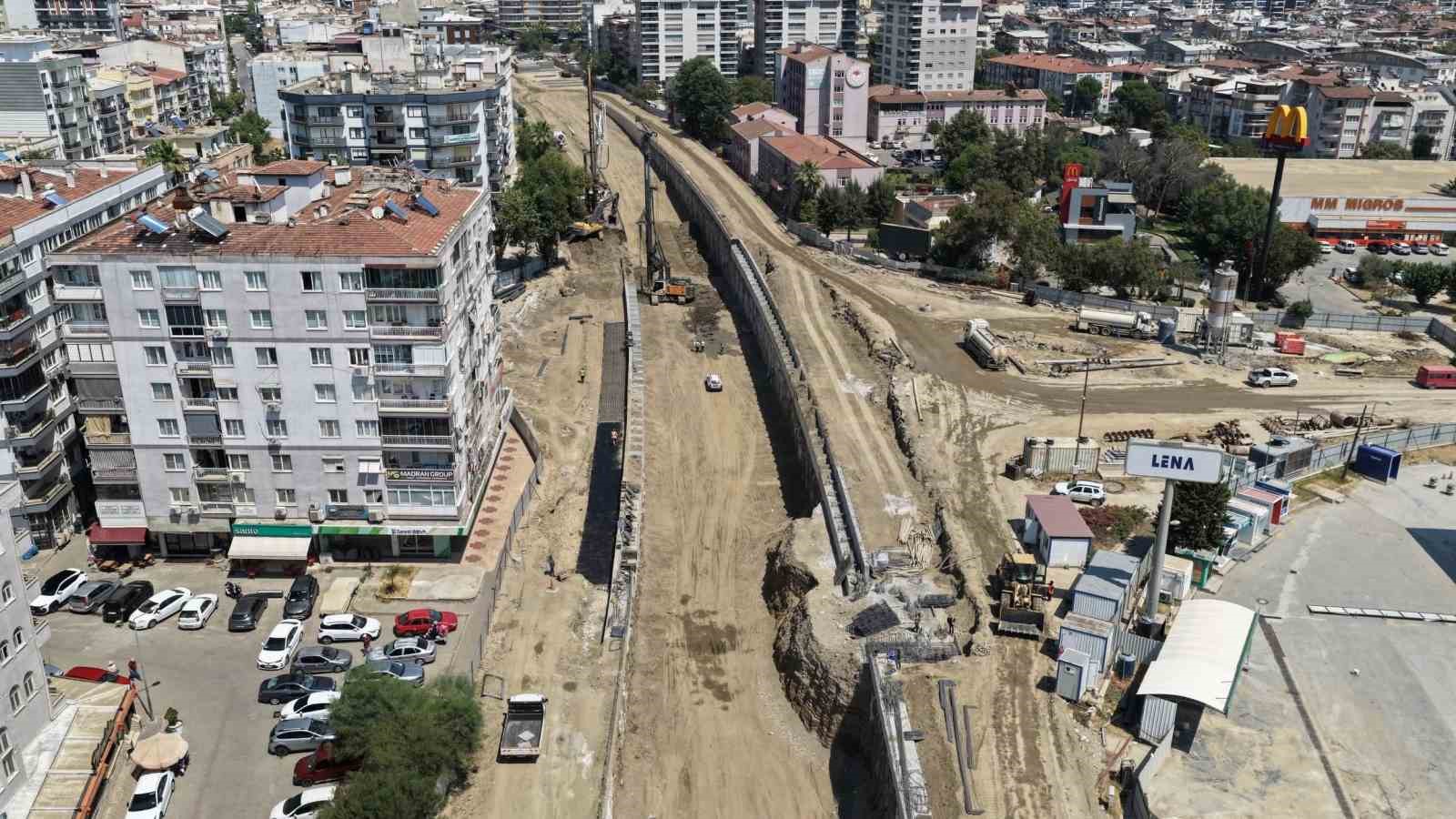 AYDIN’DA YENİ DÖRTYOL KÖPRÜLÜ KAVŞAĞI’NDA ÇALIŞMALAR HIZ KESMİYOR