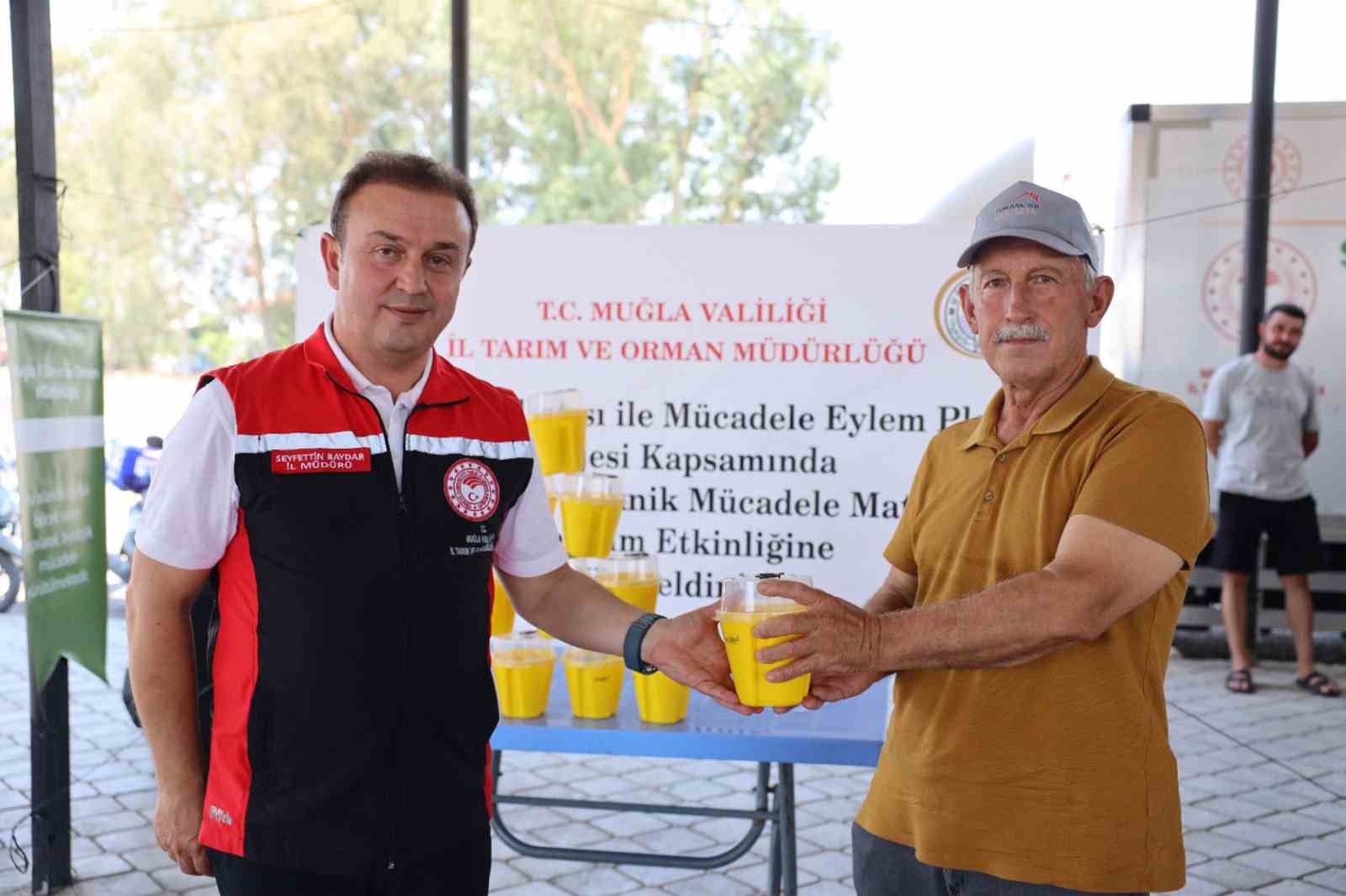 TURUNÇGİL ÜRETİCİLERİNE 8 BİN AKDENİZ MEYVE SİNEĞİ TUZAĞI DAĞITILDI
