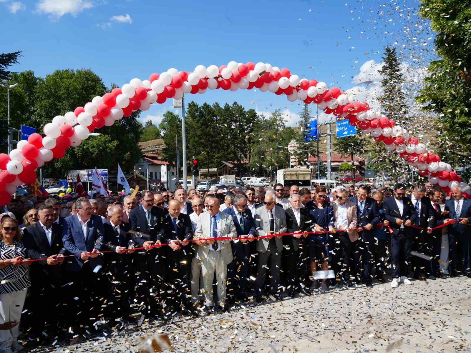 "36. ULUSLARARASI TAŞKÖPRÜ KÜLTÜR VE SARIMSAK FESTİVALİ" BAŞLADI