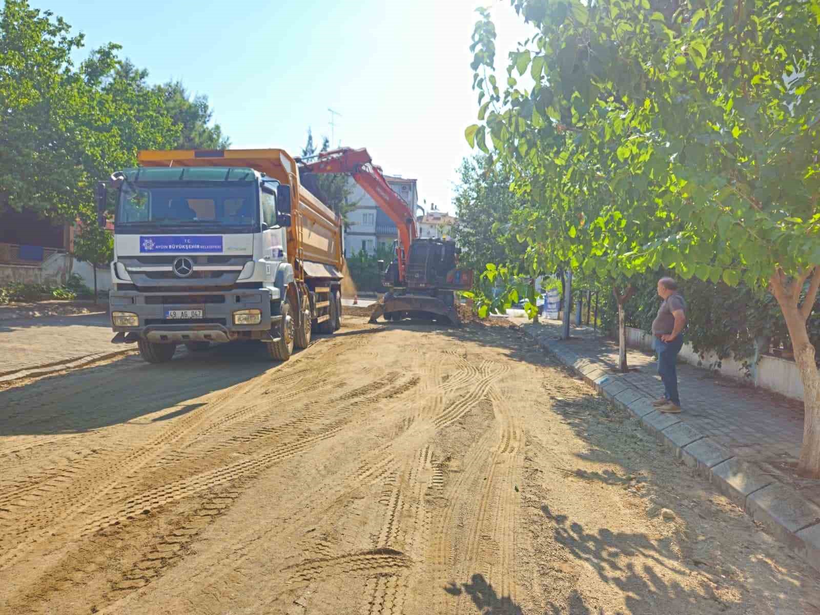 AYDIN BÜYÜKŞEHİR’DEN 17 İLÇEDE EŞ ZAMANLI YOL SEFERBERLİĞİ