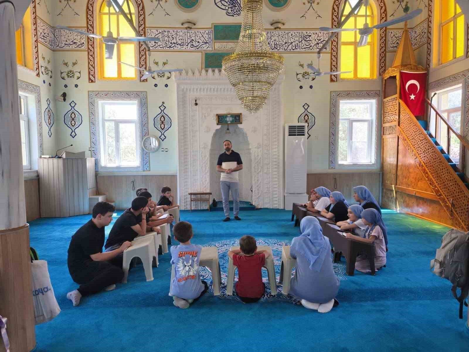 KUYUCAK’TA YAZ KUR’AN KURSU ÖĞRENCİLERİNE REHBERLİK SEMİNERLERİ