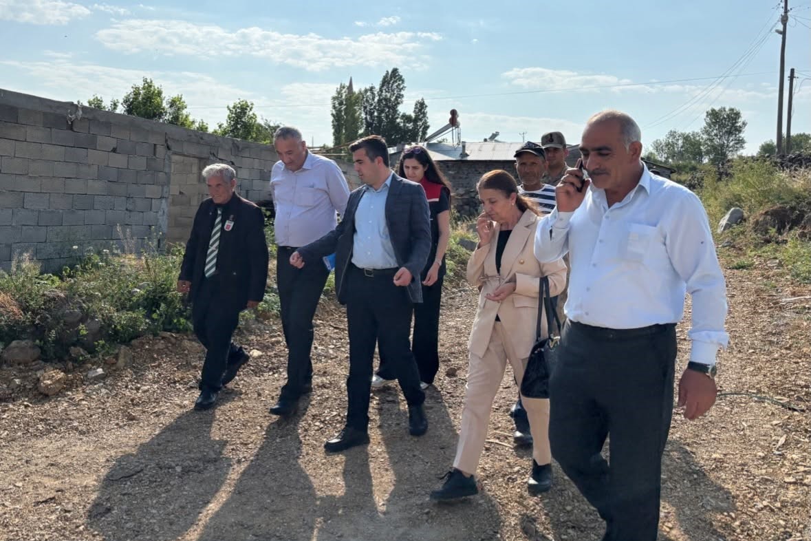 SUSUZ KAYMAKAMI FURKAN ÖZTÜRK’TEN KÖY ZİYARETLERİ: VATANDAŞLARIN TALEP VE ÖNERİLERİ YERİNDE DİNLENDİ