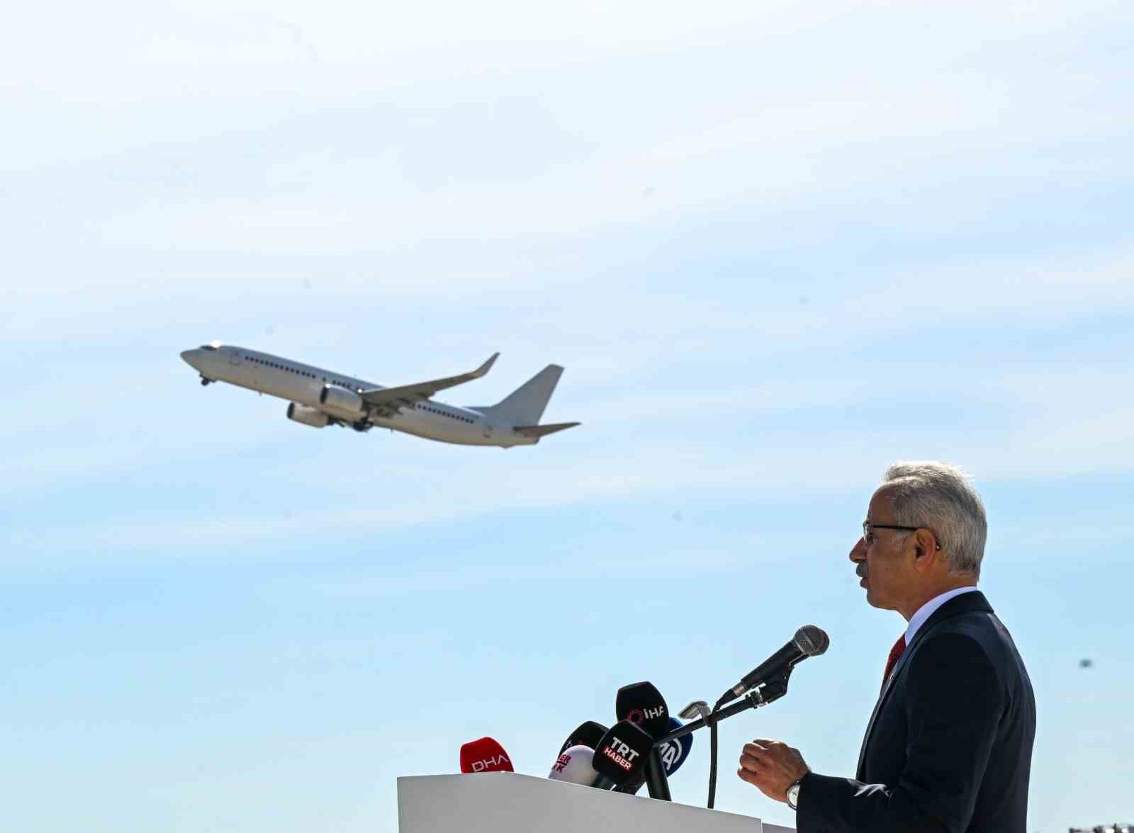 BAKAN URALOĞLU: "ANTALYA HAVALİMANI’NDA YENİ HAVA TRAFİK KONTROL KULEMİZİN BETONARME İMALATLARINDA 46 METRE SEVİYESİNE ULAŞTIK"