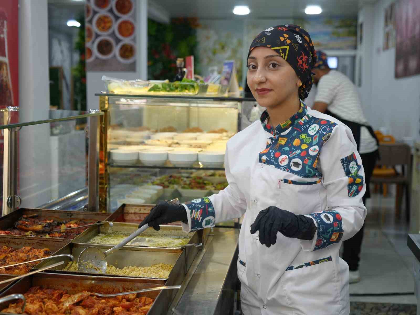 ’YAPAMAZSIN’ DİYENLERE ALDIRIŞ ETMEDİ, 19 YAŞINDA KENDİ İŞİNİ KURDU