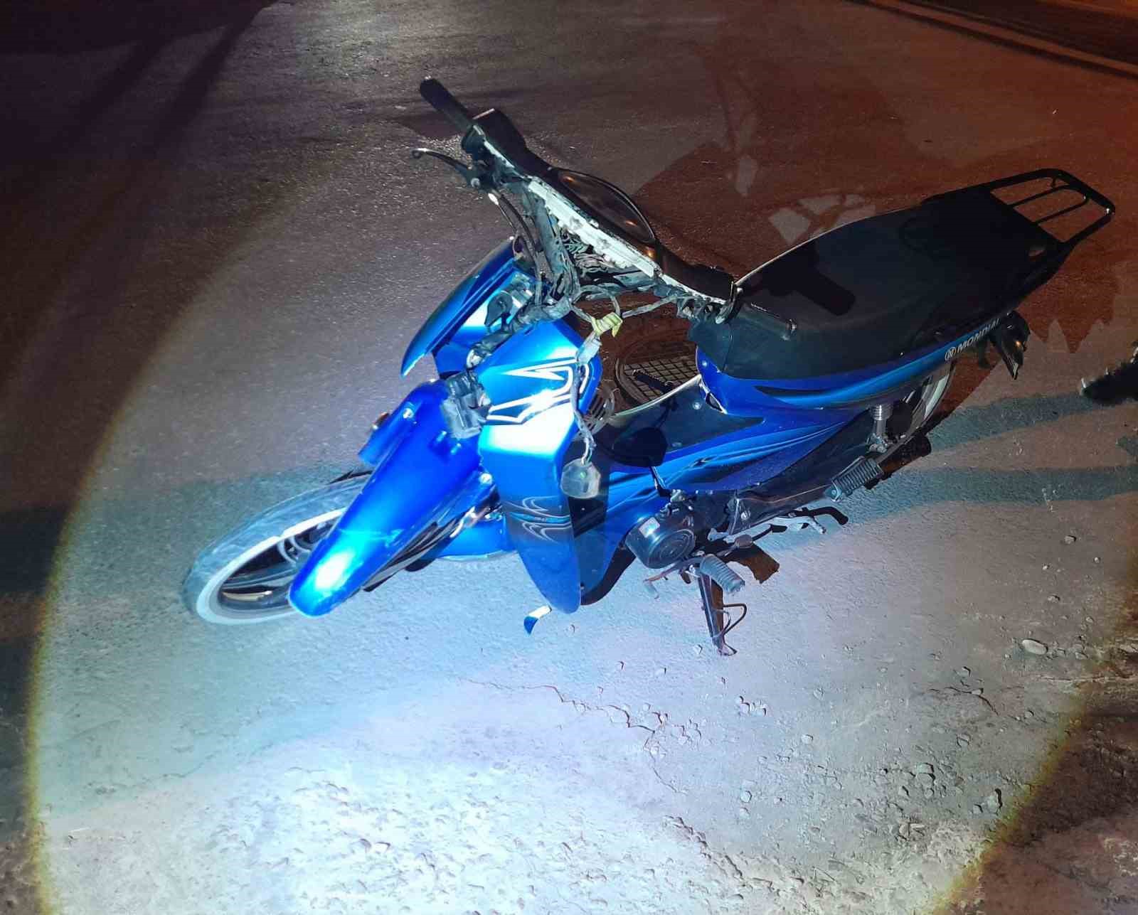 KONYA’DA OTOMOBİL İLE MOTOSİKLET ÇARPIŞTI: 2 YARALI