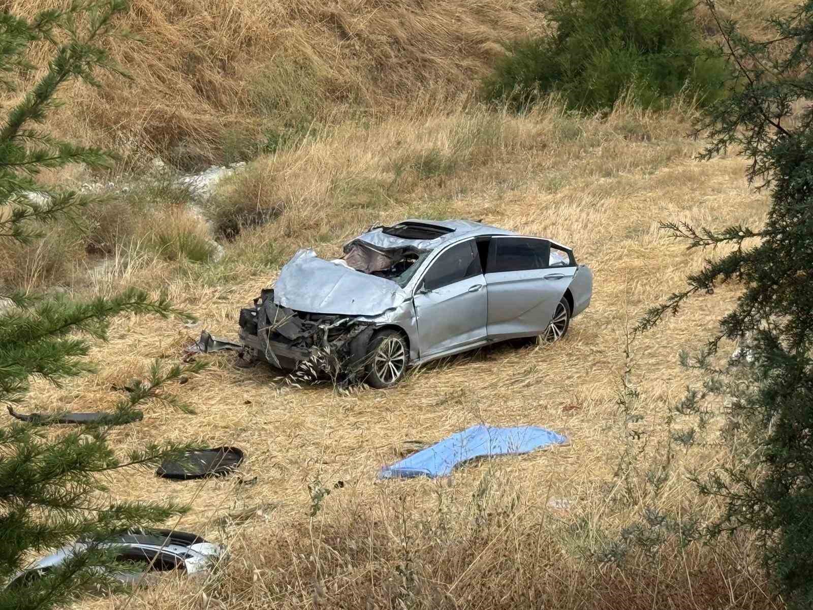 KONTROLDEN ÇIKAN OTOMOBİL TAKLA ATTI: 1 ÖLÜ