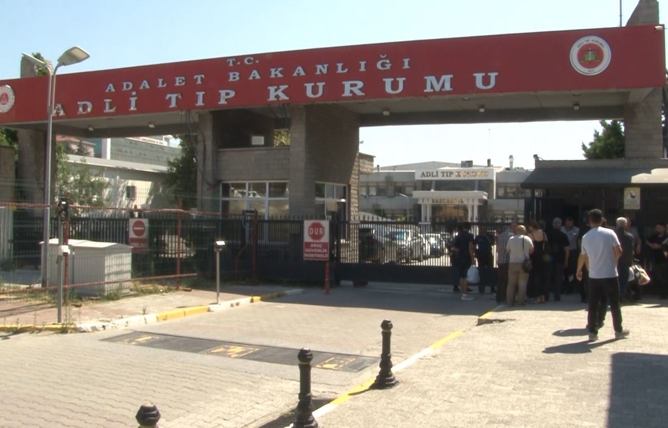 KAZADA HAYATINI KAYBEDEN POLİS MEMURUNUN CENAZESİ AİLESİ TARAFINDAN ADLİ TIP KURUMU’NDAN ALINDI
