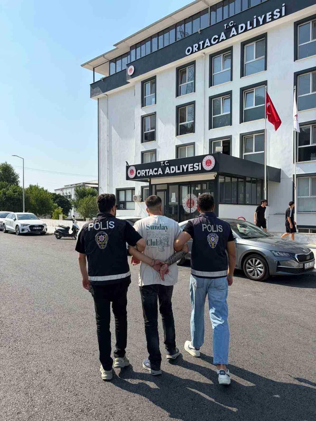 HOLLANDA’DAN GELEN FİRARİ, DALAMAN HAVALİMANI’NDA YAKALANDI