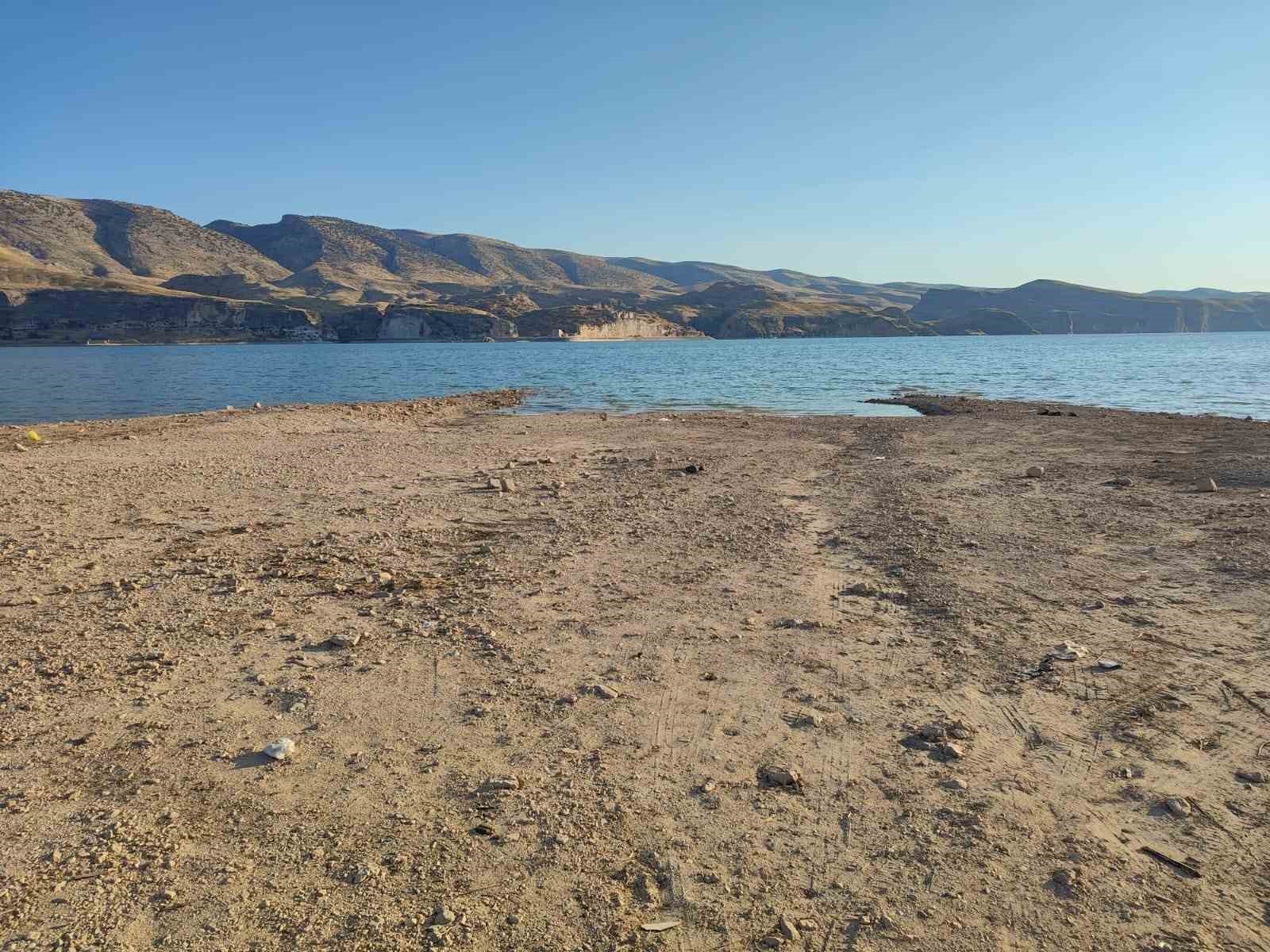HASANKEYF’TE BARAJ GÖLÜNDE KADIN CESEDİ BULUNDU