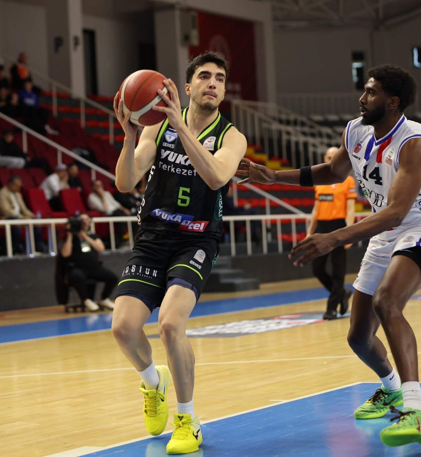 Y. DENİZLİ BASKET’DA EGEMEN VE MUSTAFA SAMİ TAKIMDA KALDI