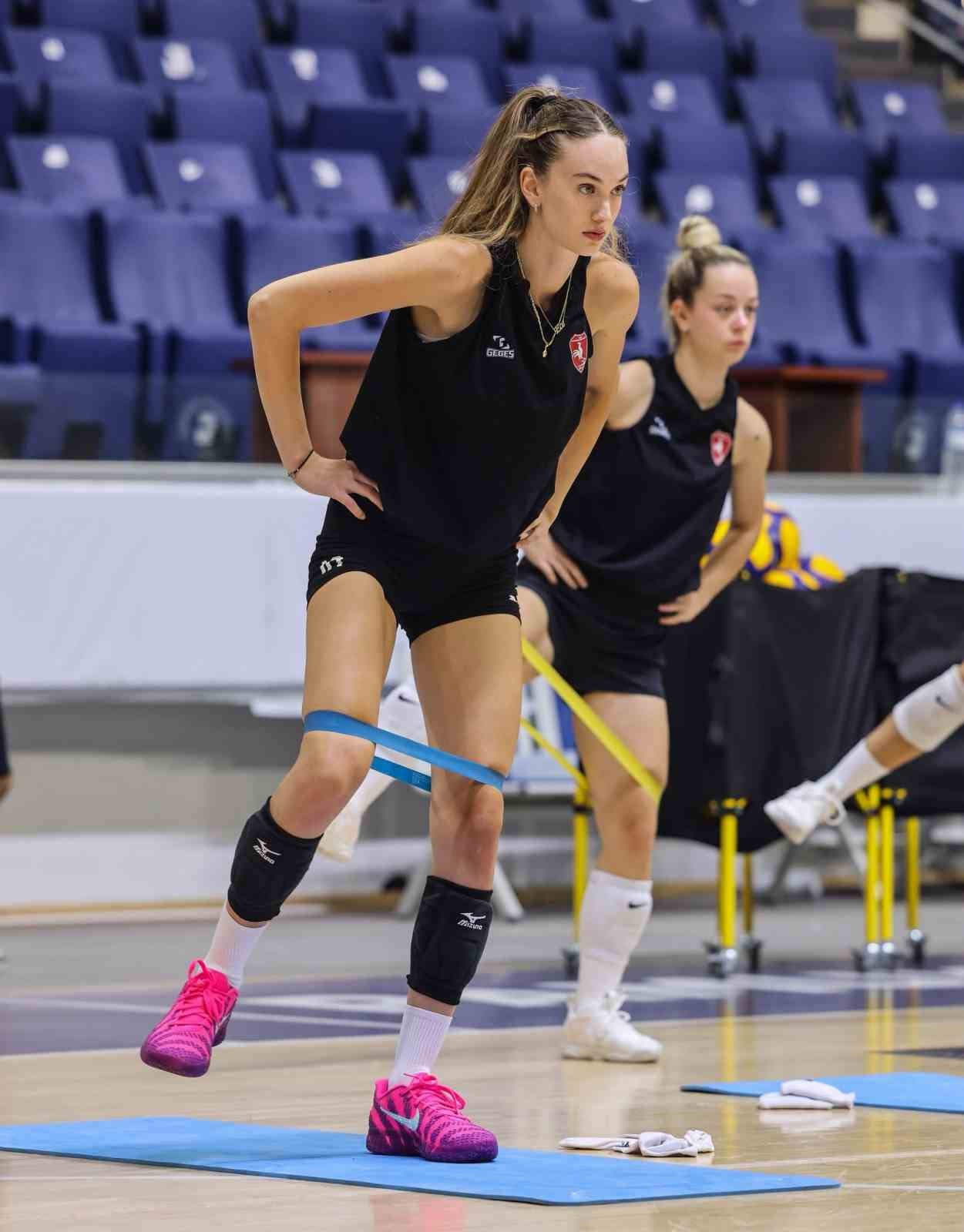 DENİZLİ BÜYÜKŞEHİR BELEDİYESPOR KADIN VOLEYBOL TAKIMI YENİ SEZON HAZIRLIKLARINA BAŞLADI