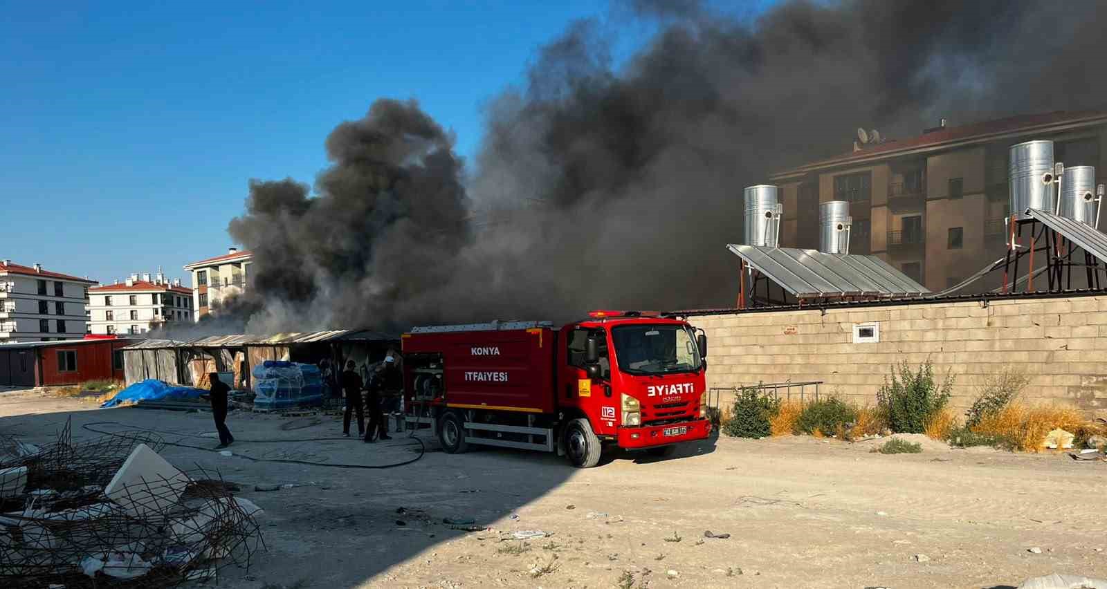 ŞANTİYE ALANINDAKİ KONTEYNERLERDE YANGIN
