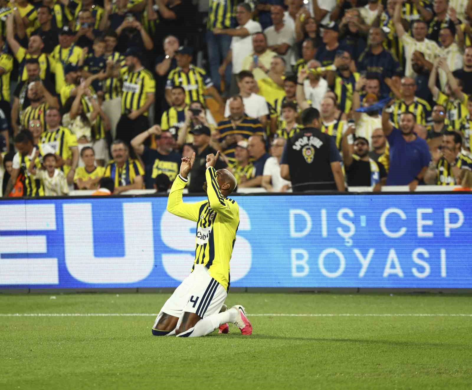 UEFA ŞAMPİYONLAR LİGİ: FENERBAHÇE: 1 - STURM GRAZ: 0 (MAÇ DEVAM EDİYOR)