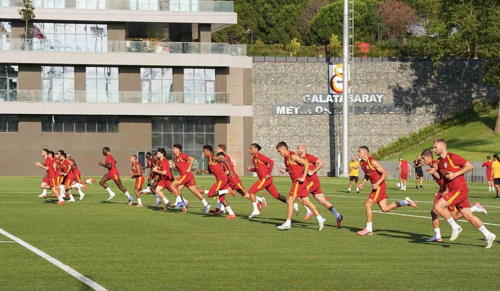 GALATASARAY, YENİ SEZON HAZIRLIKLARINI SÜRDÜRDÜ