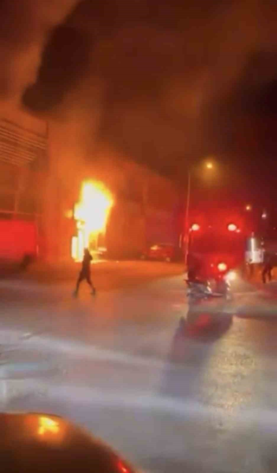 BURSA’DA İŞ YERİ ALEV ALEV YANDI
