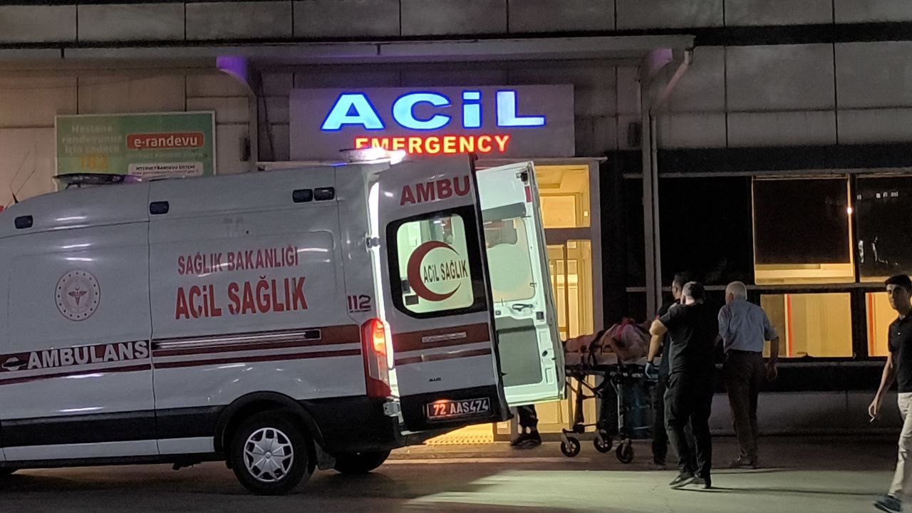 HASANKEYF TÜNELİ GİRİŞİNDE FECİ KAZA: 12 YARALI
